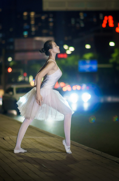 赛道与球场的速度交响,F1揭幕战悬念与吉林男篮狂胜的双重奏