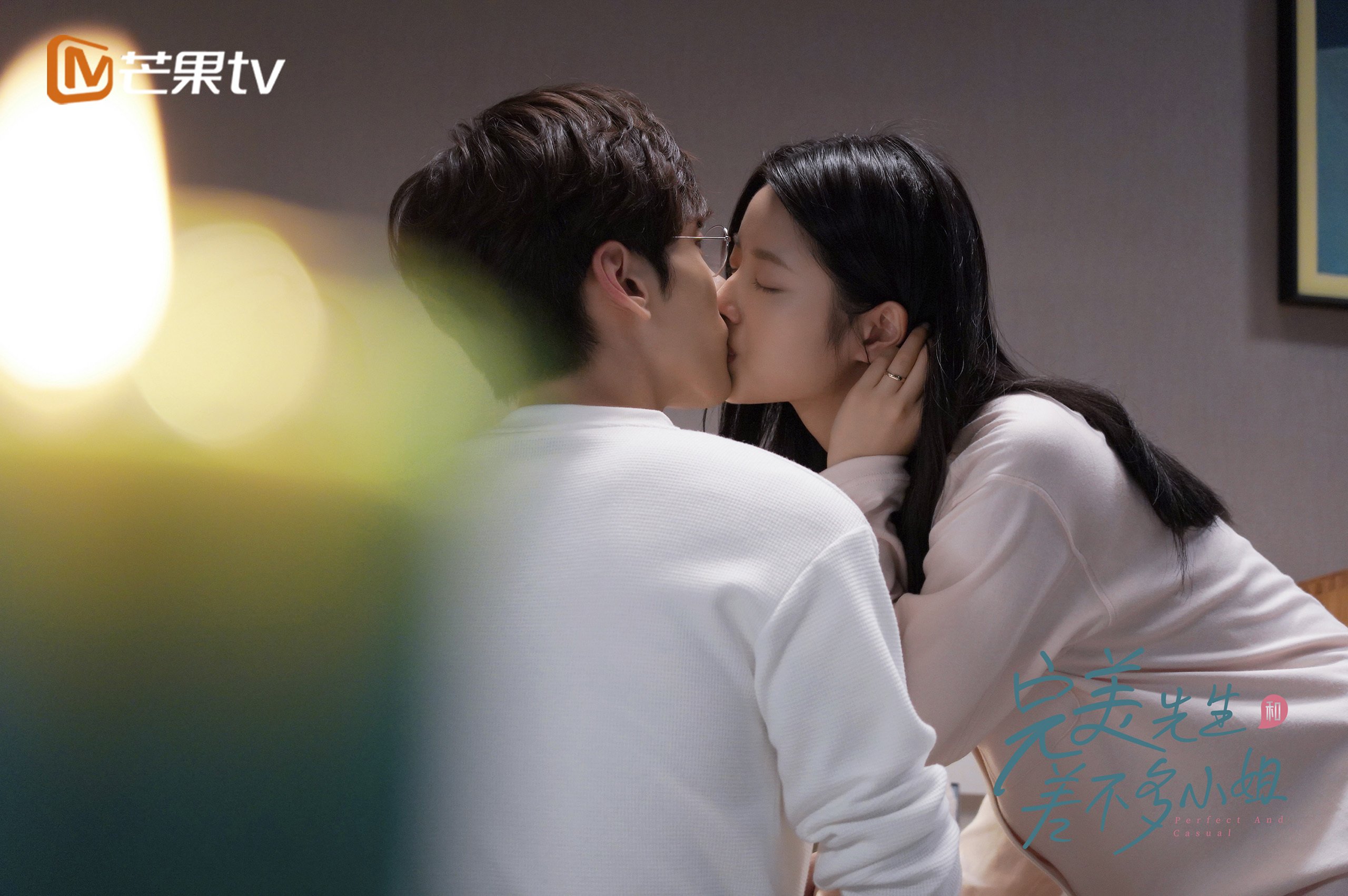 双线叙事,北京队轻取雄鹿之夜,爱德华兹在F1赛道上演年度争冠接管大戏