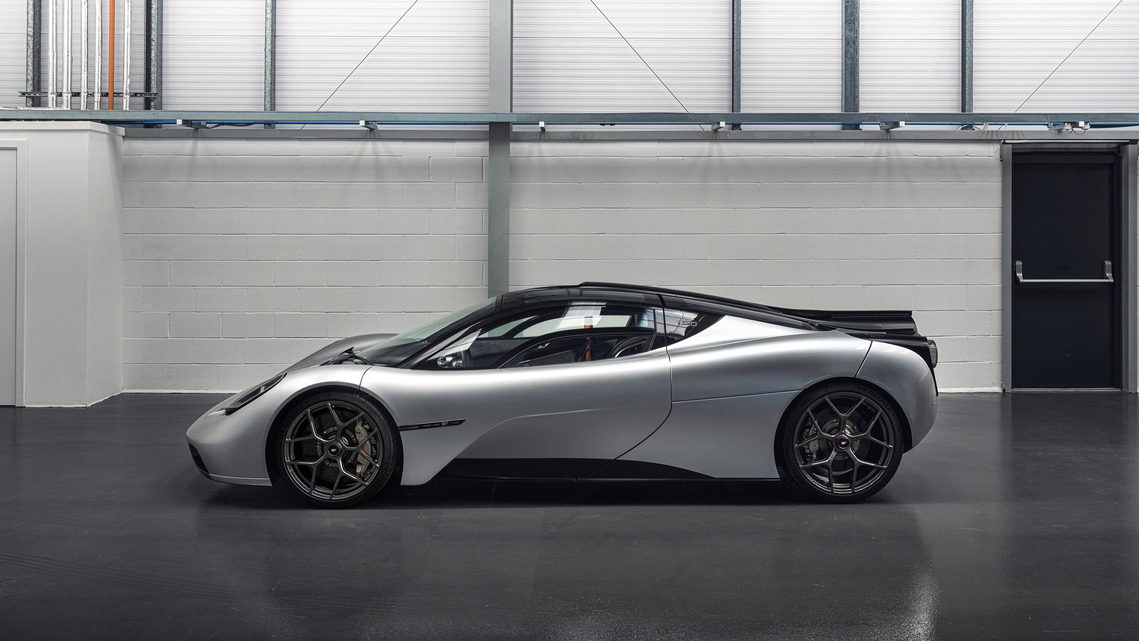 体育跨界狂潮，凯尔特人血拼广东队，布克在意甲焦点战接管比赛